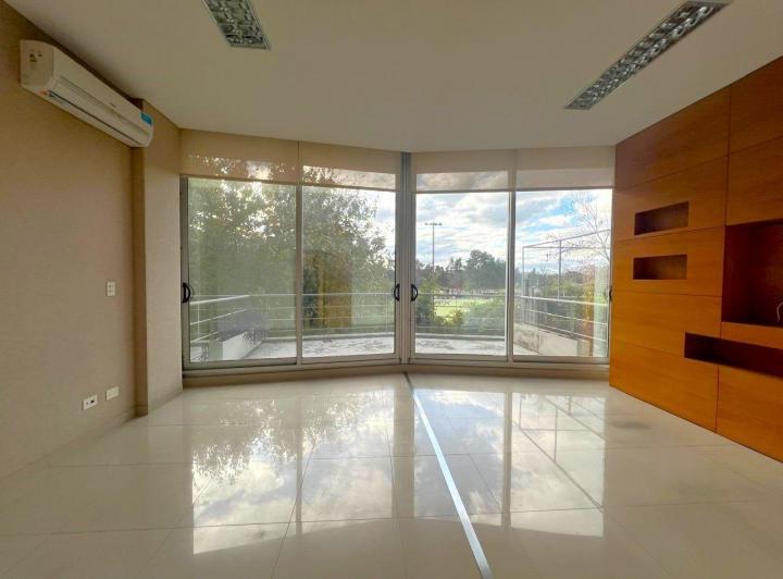 Oficina comercial · 80m² · 1 Cochera