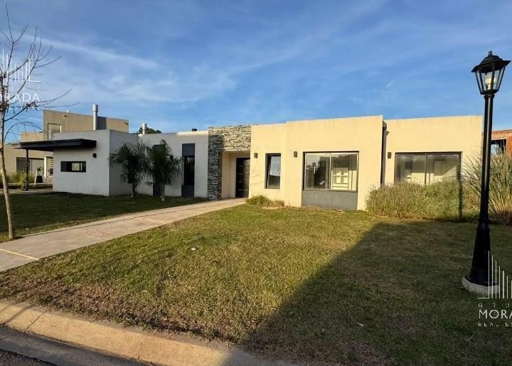 Casa · 133m² · 4 Ambientes · 2 Cocheras