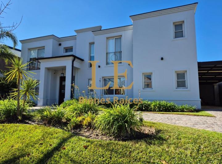 Casa · 332m² · 5 Ambientes · 6 Cocheras