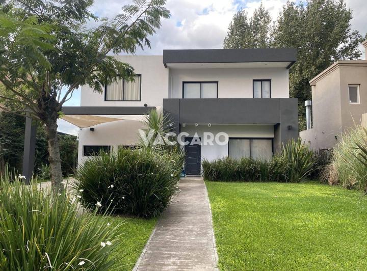 Casa · 185m² · 4 Ambientes · 2 Cocheras
