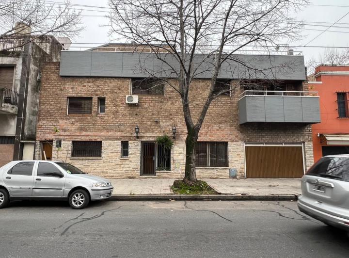 Casa · 200m² · 6 Ambientes · 1 Cochera