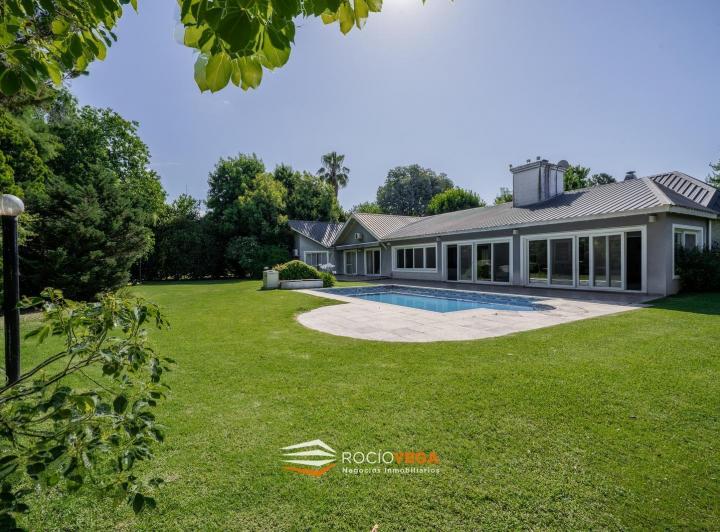 Casa · 320m² · 5 Ambientes · 2 Cocheras