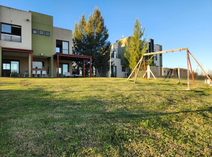 Casa · 120m² · 4 Ambientes · 2 Cocheras