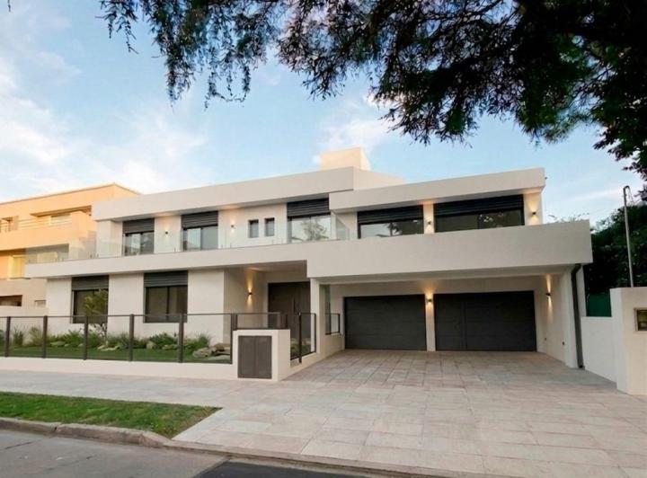 Casa · 500m² · 5 Ambientes · 2 Cocheras