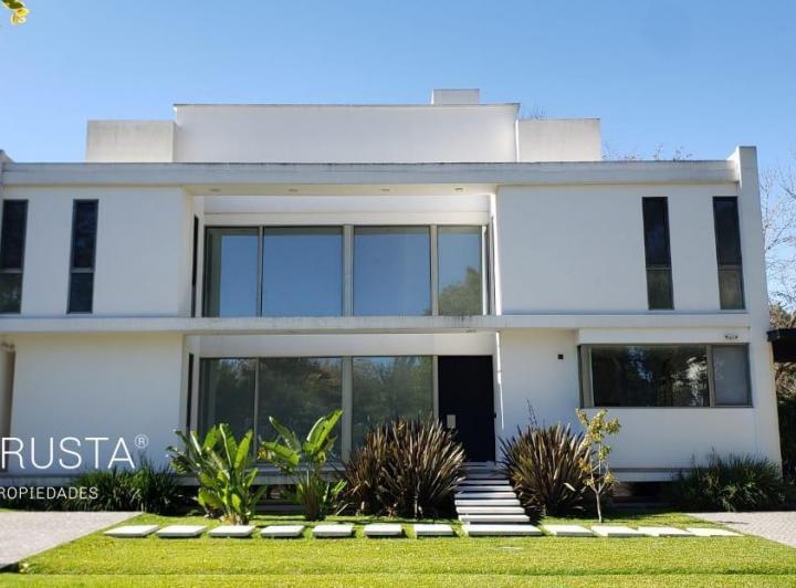Casa · 380m² · 6 Ambientes