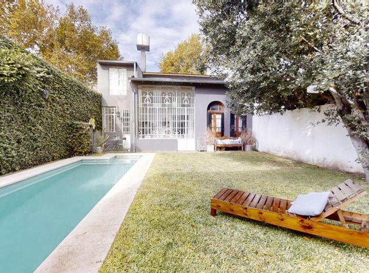 Casa · 265m² · 6 Ambientes · 1 Cochera