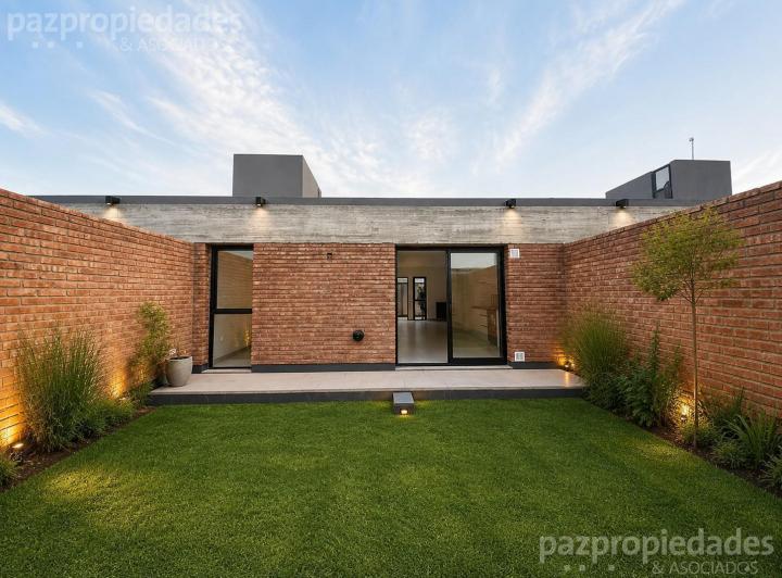Casa · 143m² · 2 Ambientes · 1 Cochera