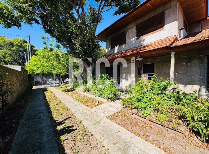 Casa · 224m² · 5 Ambientes · 7 Cocheras