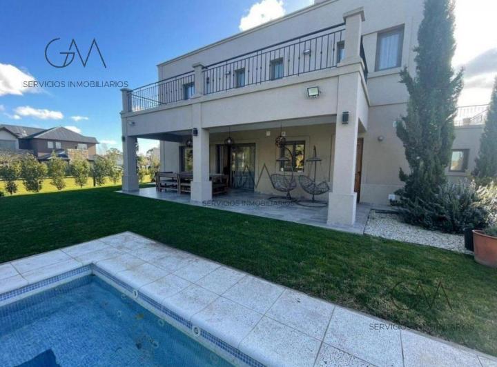 Casa · 300m² · 6 Ambientes