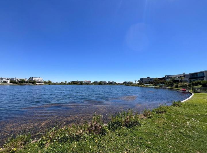 Terreno · 883m²