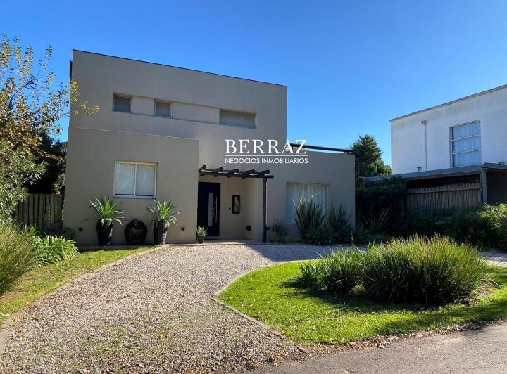 Casa · 172m² · 4 Ambientes · 2 Cocheras