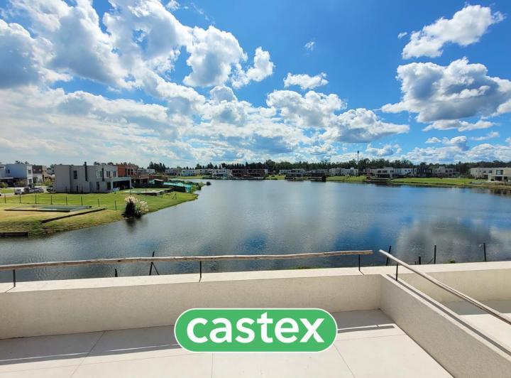 Casa · 223m² · 7 Ambientes · 2 Cocheras
