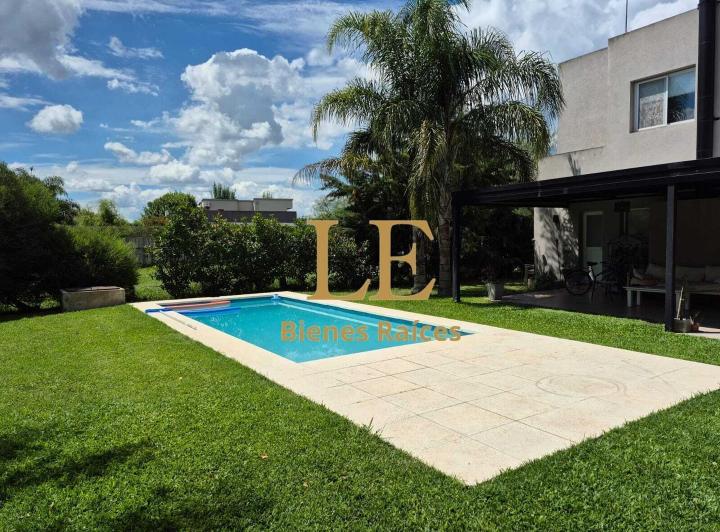 Casa · 260m² · 6 Ambientes · 6 Cocheras