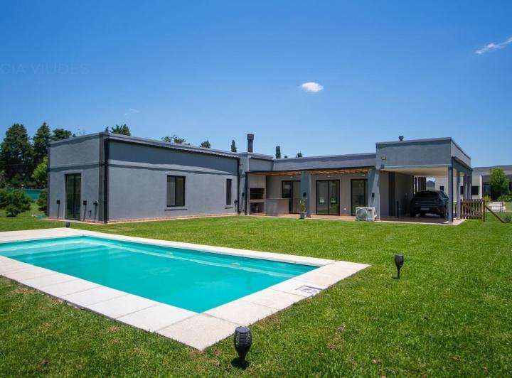 Casa · 125m² · 4 Ambientes · 4 Cocheras
