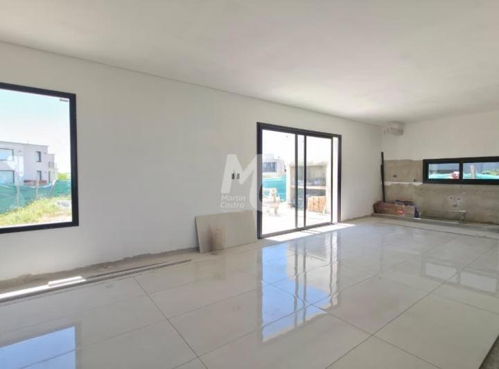 Casa · 135m² · 5 Ambientes · 1 Cochera