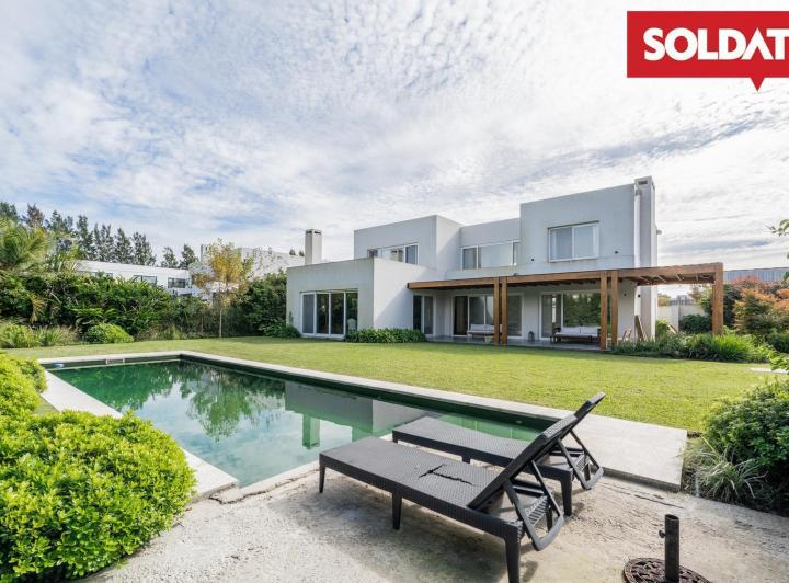 Casa · 412m² · 6 Ambientes · 5 Cocheras