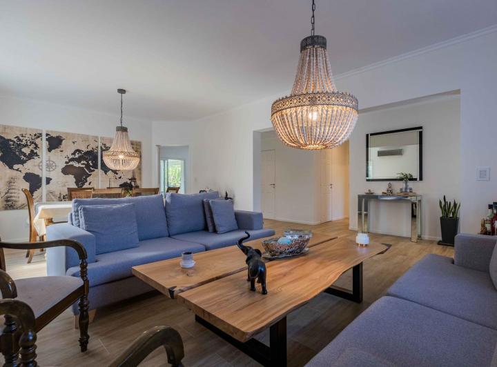 Casa · 253m² · 6 Ambientes · 4 Cocheras