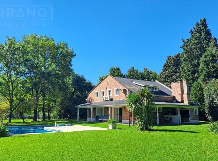 Casa · 212m² · 6 Ambientes · 1 Cochera