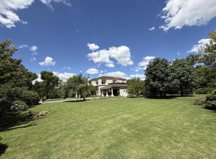 Terreno · 912m² · 10 Ambientes · 6 Cocheras