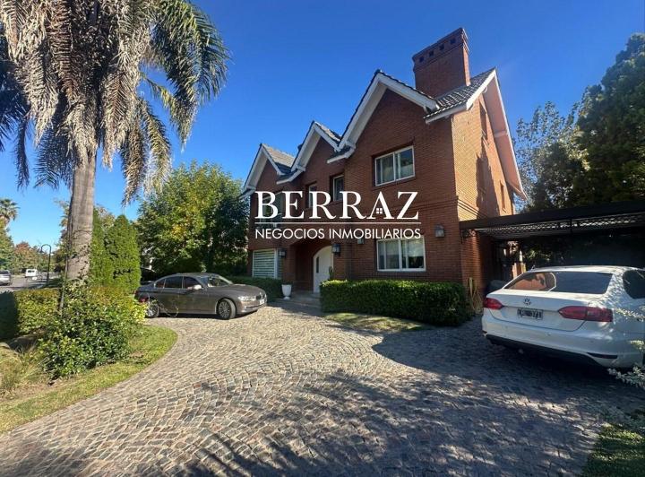 Casa · 252m² · 5 Ambientes · 1 Cochera