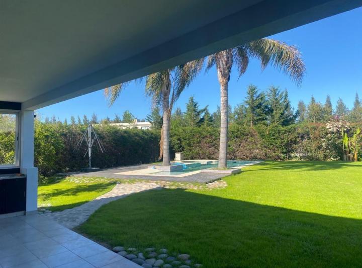 Casa · 250m² · 4 Ambientes · 4 Cocheras