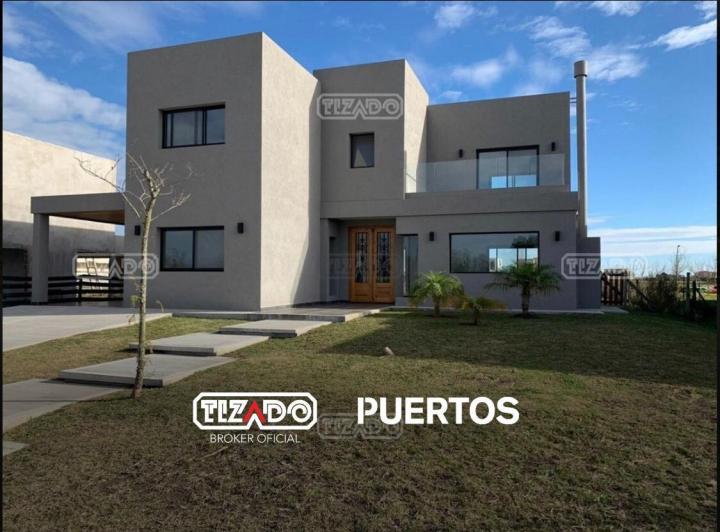 Casa · 218m² · 4 Ambientes · 2 Cocheras