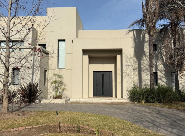 Casa · 480m² · 7 Ambientes · 2 Cocheras