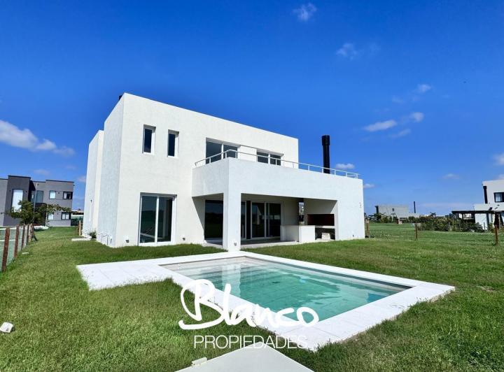 Casa · 249m² · 5 Ambientes · 2 Cocheras