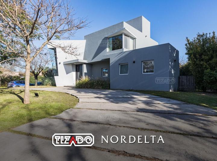 Casa · 227m² · 5 Ambientes · 5 Cocheras