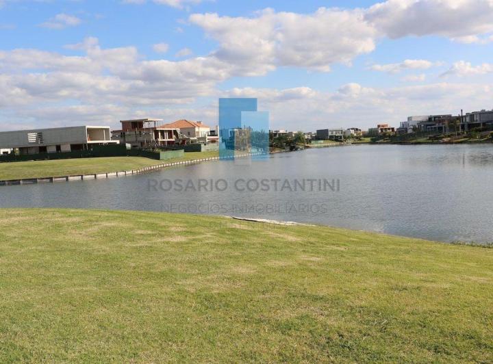 Terreno · 910m²
