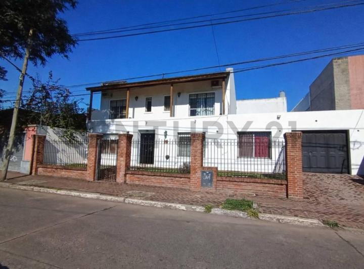 Casa · 160m² · 5 Ambientes · 2 Cocheras