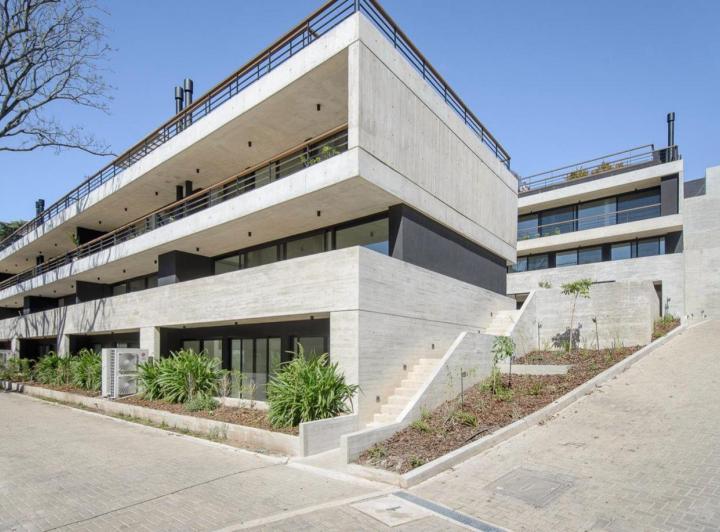 Casa · 235m² · 5 Ambientes · 2 Cocheras