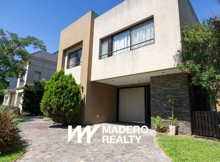 Casa · 280m² · 5 Ambientes · 3 Cocheras