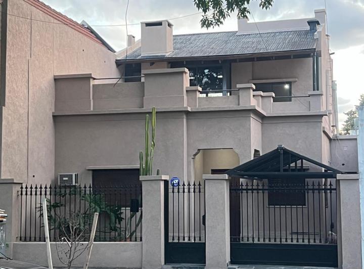 Casa · 130m² · 3 Ambientes · 1 Cochera