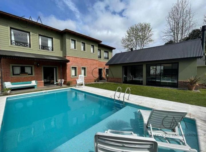 Casa · 200m² · 4 Ambientes