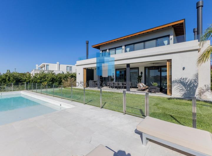Casa · 409m² · 3 Dormitorios