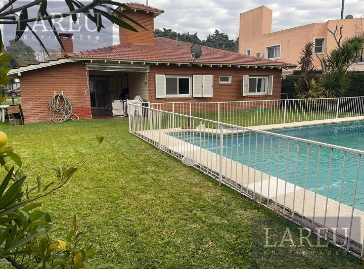 Casa · 158m² · 4 Ambientes · 2 Cocheras