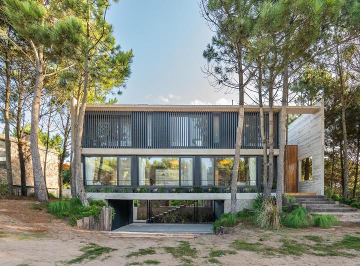 Casa · 450m² · 6 Ambientes · 1 Cochera