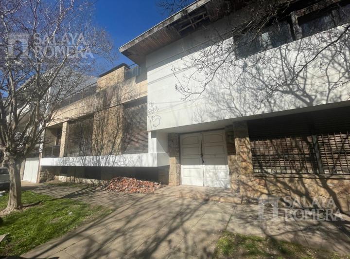 Casa · 374m² · 4 Ambientes · 1 Cochera