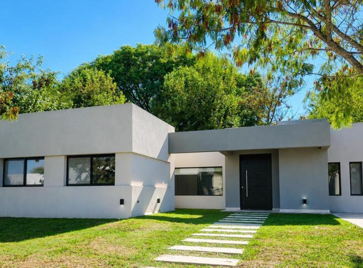 Casa · 786m² · 5 Ambientes · 2 Cocheras