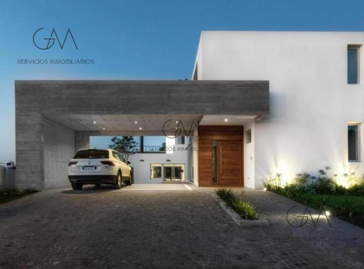 Casa · 280m² · 5 Ambientes · 2 Cocheras