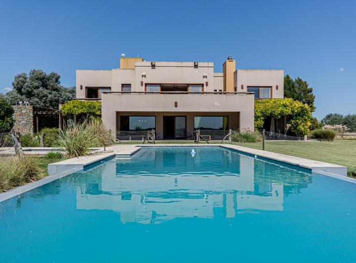 Casa · 500m² · 5 Ambientes · 2 Cocheras