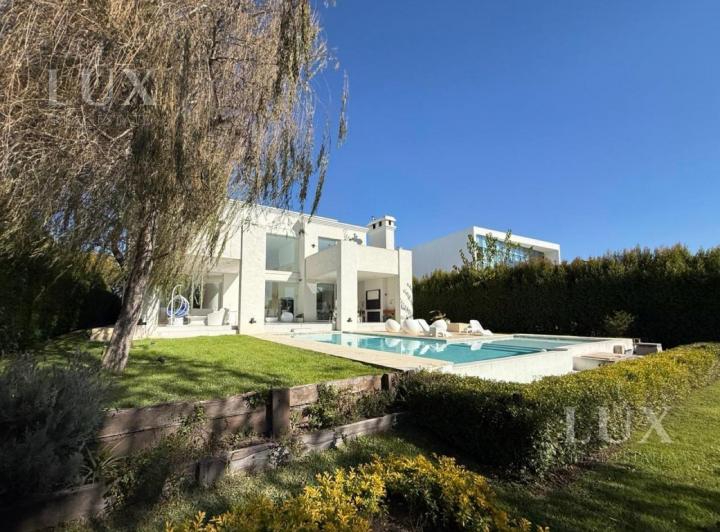 Casa · 460m² · 7 Ambientes · 3 Cocheras
