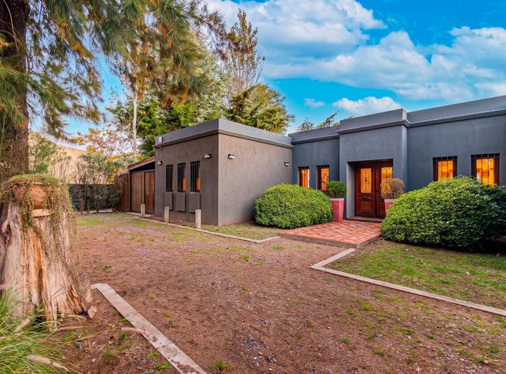 Casa · 260m² · 6 Ambientes · 4 Cocheras