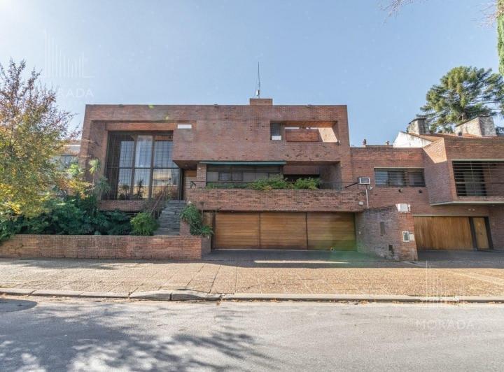 Casa · 680m² · 7 Ambientes · 3 Cocheras