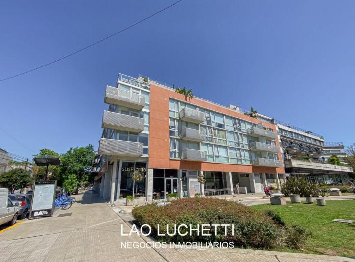 Local comercial · 243m² · 2 Cocheras