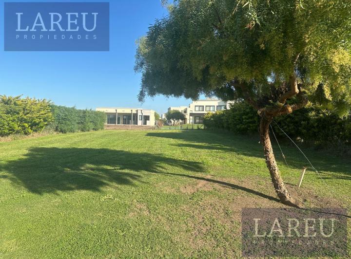 Terreno · 557m²