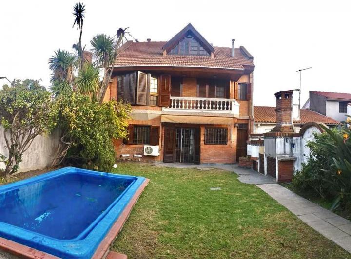 Casa · 330m² · 5 Ambientes · 2 Cocheras