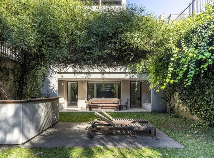 Casa · 360m² · 4 Dormitorios · 2 Cocheras
