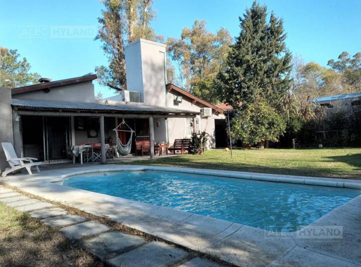 Casa · 198m² · 4 Ambientes · 2 Cocheras
